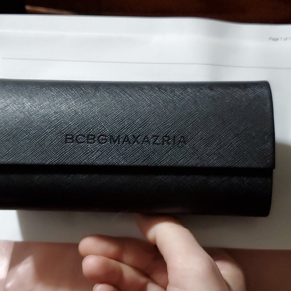 🎉HOST PICK🎉 BCBG Sunglasses - Picture 4 of 5